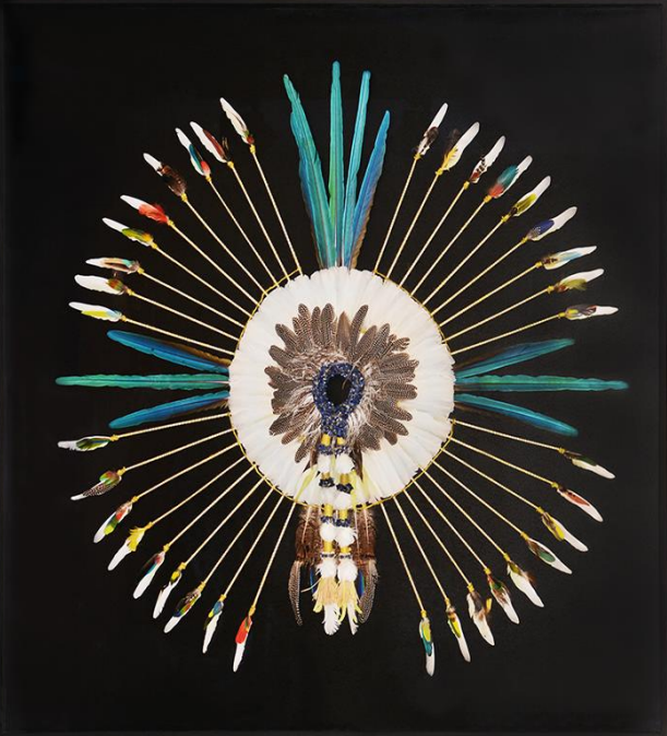 Décoration murale ronde en plumes multicolores de style amérindien – Pacific Compagnie