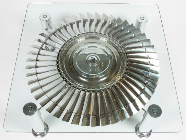 Table basse en verre avec turbine de moteur Rolls-Royce au centre – Pacific Compagnie